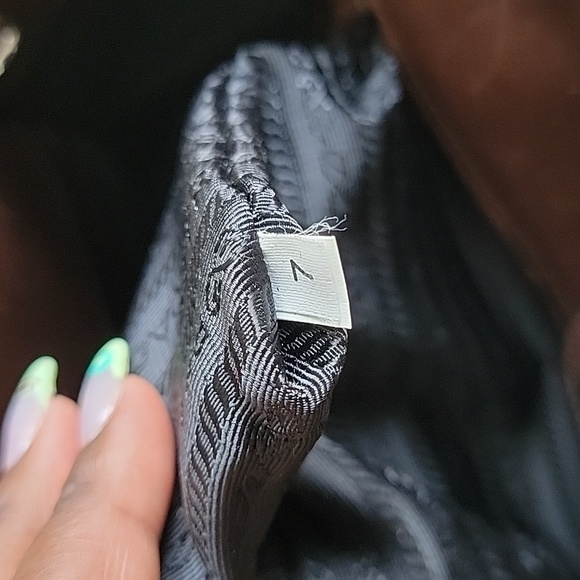 Authentic Prada Twin Pocket Tote Hand & Crossbody Bag - Picture 9 of 15